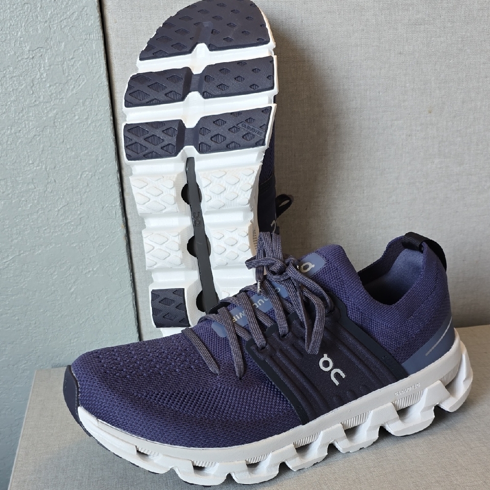 On Cloud Swift, Beautiful Navy Blue. Brand NEW, ( m 9).